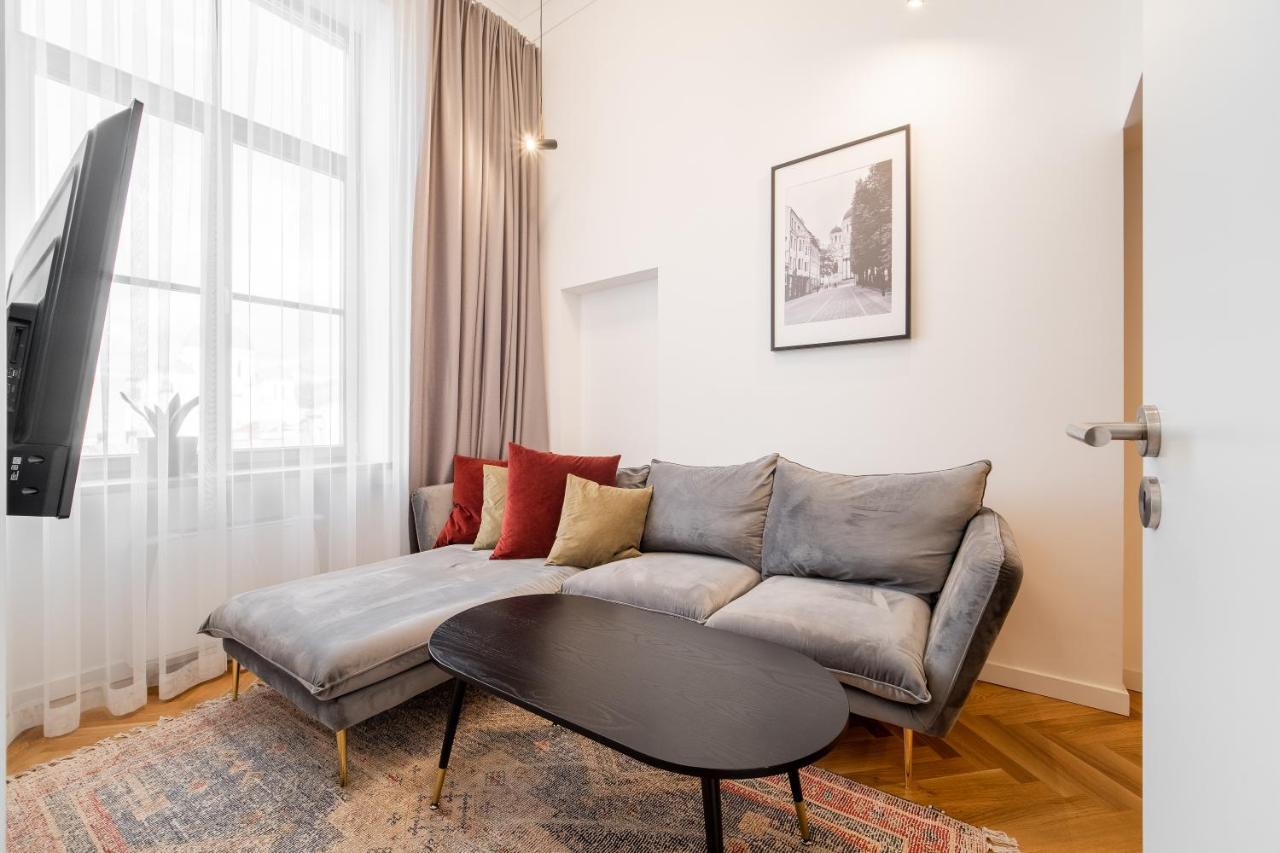 Owl Jazz Apartments - Luxury Apartments In The Heart Of The City Каунас Екстер'єр фото